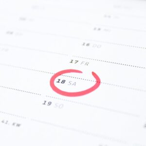 un jour de la semaine est entouré en rouge dans le calendrier